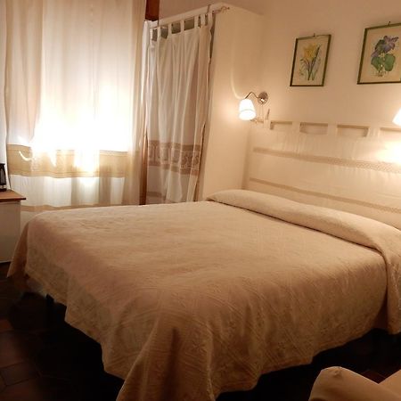 Bed & Breakfast Yin & Yang San Pantaleo Exterior foto