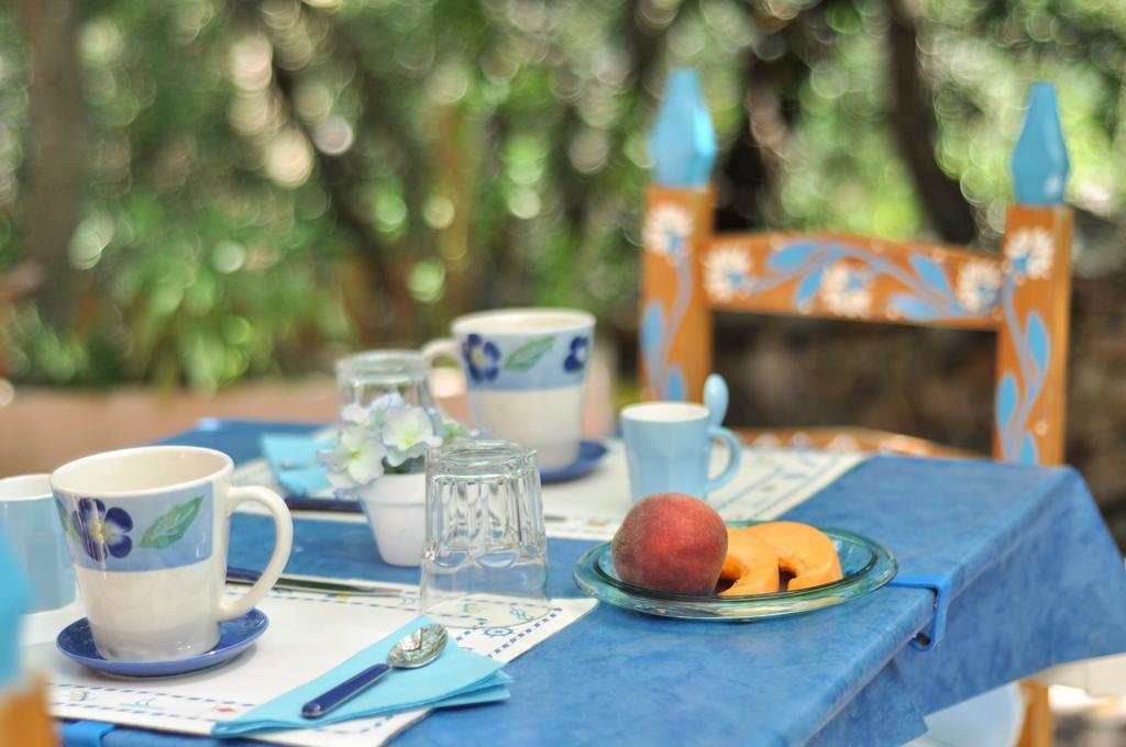 Bed & Breakfast Yin & Yang San Pantaleo Exterior foto