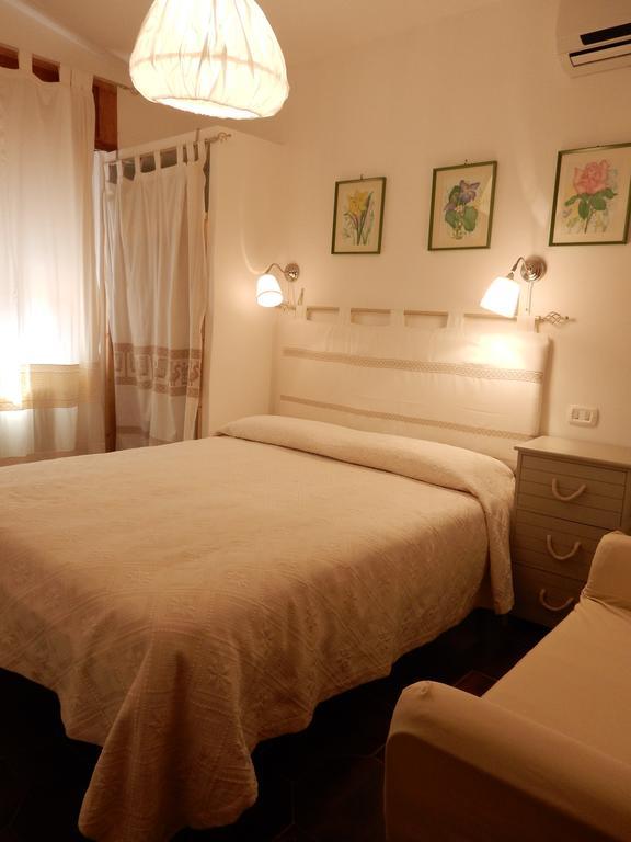 Bed & Breakfast Yin & Yang San Pantaleo Exterior foto