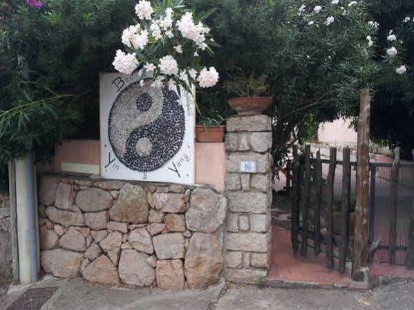 Bed & Breakfast Yin & Yang San Pantaleo Exterior foto