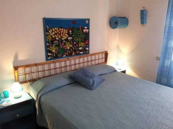 Bed & Breakfast Yin & Yang San Pantaleo Exterior foto
