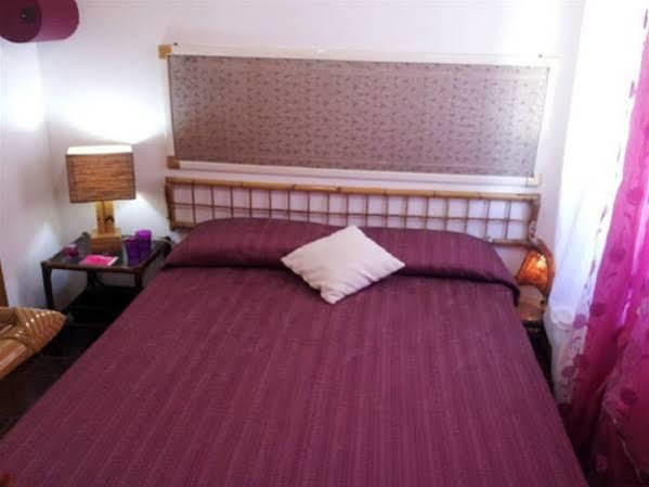 Bed & Breakfast Yin & Yang San Pantaleo Exterior foto
